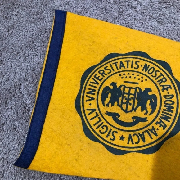 1950s Antique Notre Dame Pennant Flag 27" - Picture 7 of 8